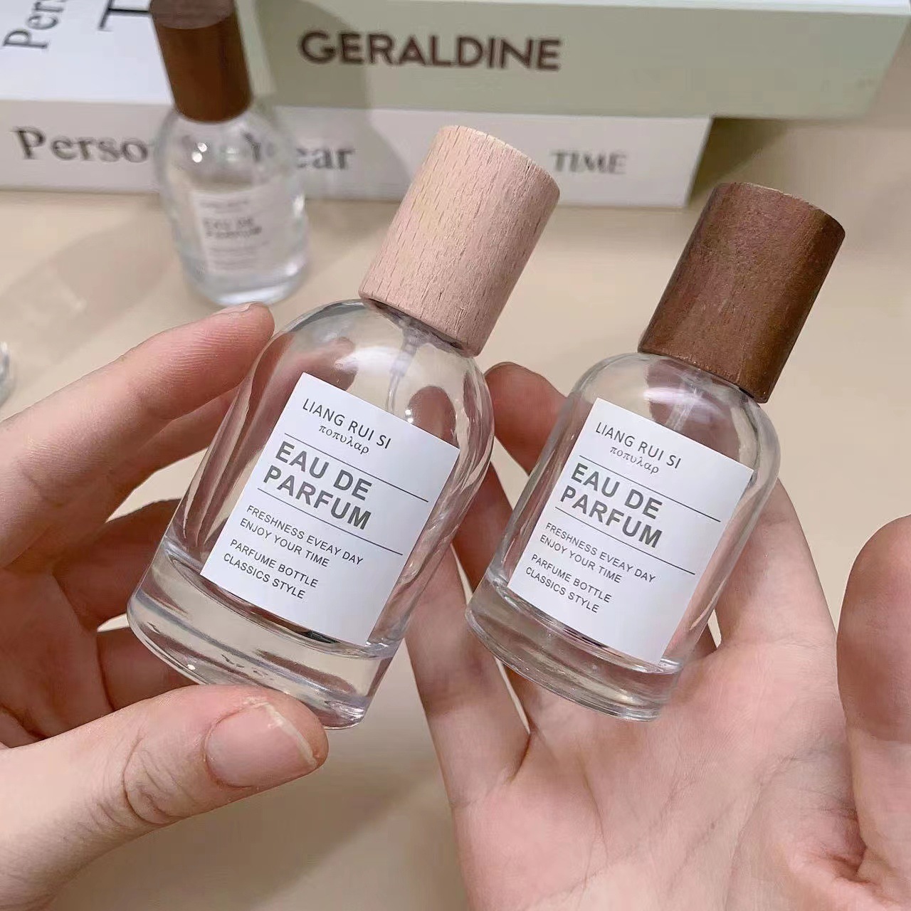 Botella de Perfume de vidrio r - Perfume Imperium Fragrance World reseña y precio